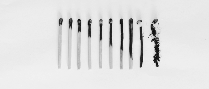 A row of matches with progressively more of the wood burned until the final one is all ashes to illustrate burnout.